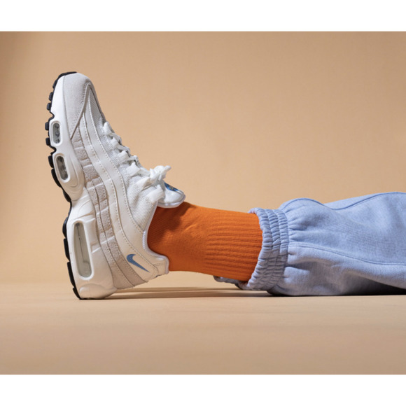 Nike Air Max 95 Sneaker in Summit White & University Blue - Picture 2 of 5